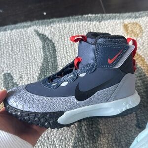 Never worn Nike Terrascout boy boot. Size 13.5